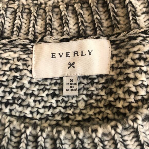 Everly Cableknit Sweater Womens Crewneck Oversized Chunky Long Cozy Gray Warm - Picture 2 of 11
